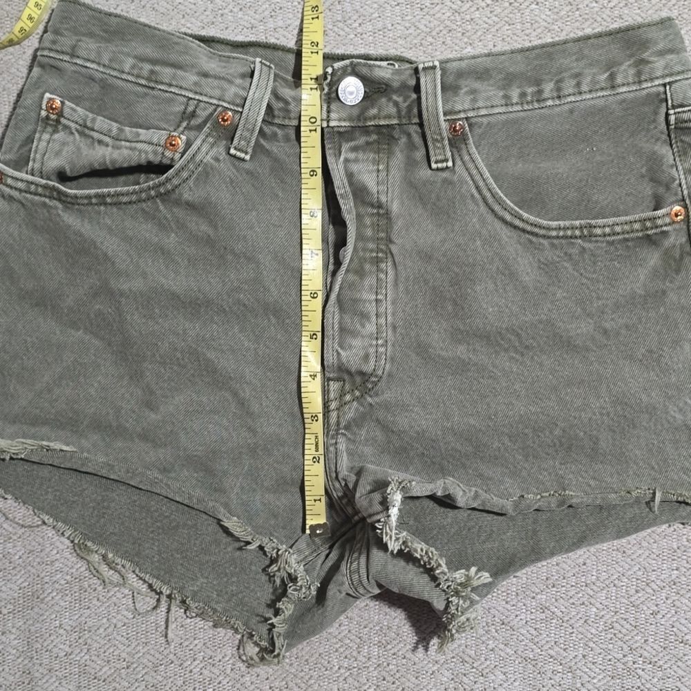 Levi's 501 Green High Rise Button Fly Frayed Hem Jean Shorts - Size 31 - Picture 12 of 13